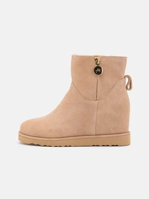 Botki na koturnie Anna Field By Zalando beżowy