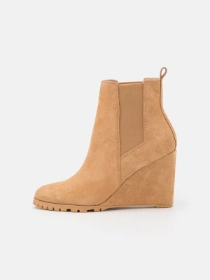 Botki na koturnie Anna Field By Zalando beżowy