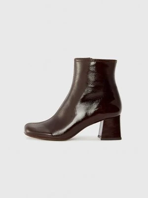 Botki na koturnie Chie Mihara