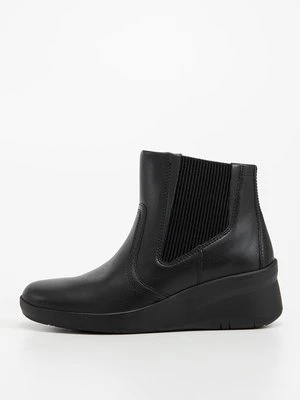 Botki na koturnie Clarks