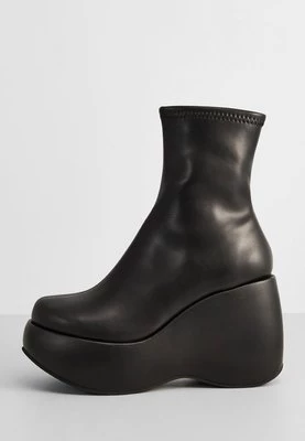 Botki na koturnie Jeffrey Campbell