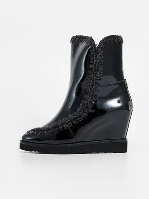 Botki na koturnie Mou