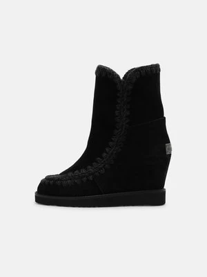 Botki na koturnie Mou