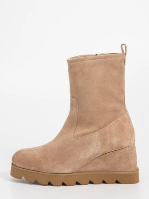 Botki na koturnie Unisa