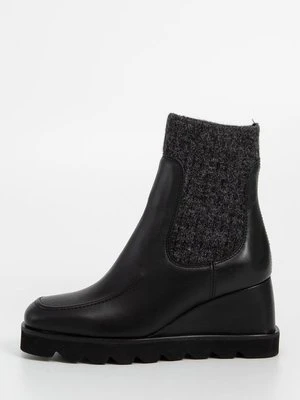 Botki na koturnie Unisa