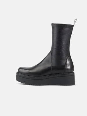 Botki na koturnie Vagabond