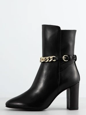 Botki na obcasie aigner