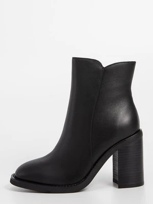 Botki na obcasie Alma en Pena