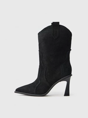 Botki na obcasie Alma en Pena