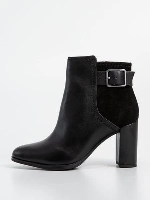 Botki na obcasie Clarks