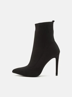 Botki na obcasie DeeZee