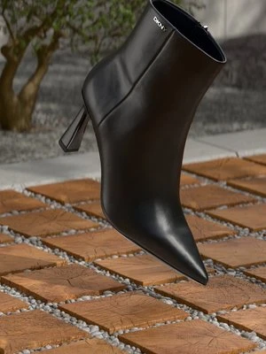 Botki na obcasie DKNY