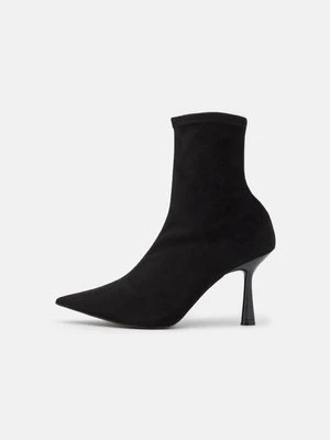 Botki na obcasie Dune London