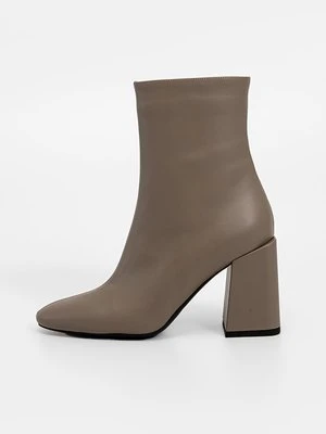 Botki na obcasie Furla