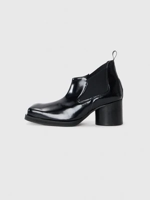 Botki na obcasie GmbH