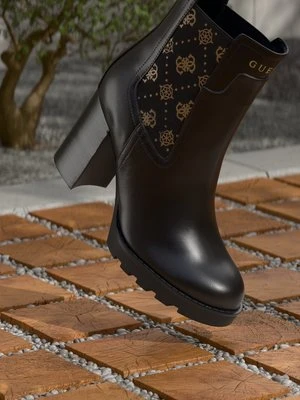 Botki na obcasie Guess