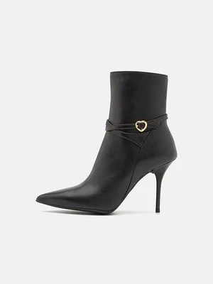 Botki na obcasie Love Moschino