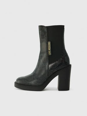 Botki na obcasie Love Moschino