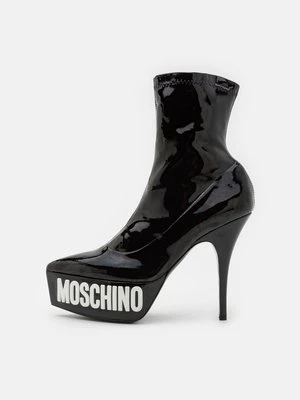 Botki na obcasie Moschino