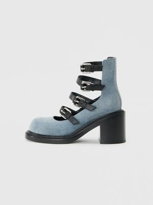 Botki na obcasie Moschino