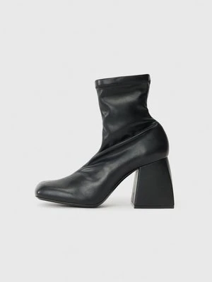 Botki na obcasie Nodaleto