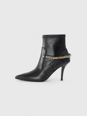 Botki na obcasie pinko