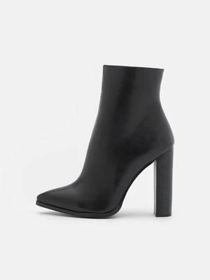 Botki na obcasie Raid