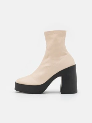 Botki na obcasie Raid