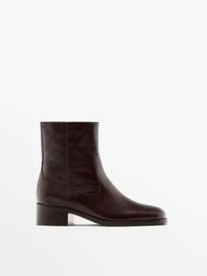 Botki Na Płaskiej Podeszwie Ze Skóry Z Efektem Spękania - Bordowy - - Massimo Dutti - Kobieta
