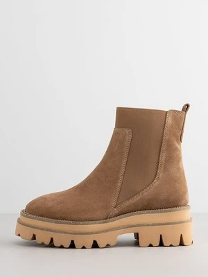 Botki na platformie Alma en Pena