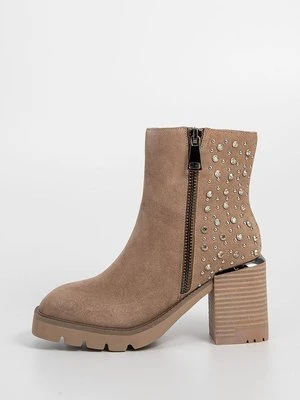 Botki na platformie Alma en Pena