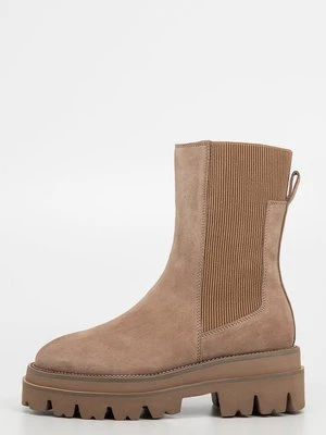 Botki na platformie Alma en Pena