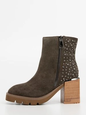 Botki na platformie Alma en Pena