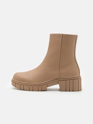 Botki na platformie Anna Field