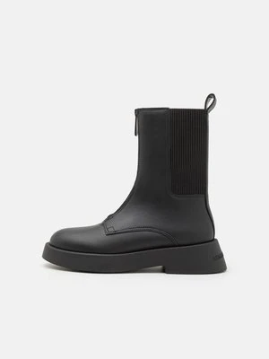 Botki na platformie Armani Exchange