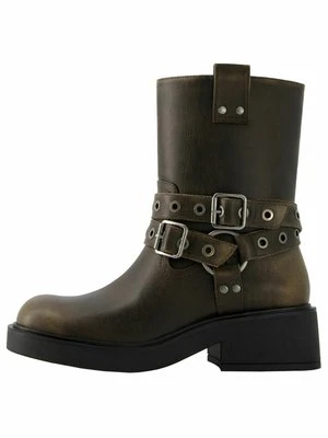 Botki na platformie Bershka