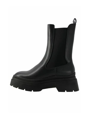 Botki na platformie Bershka