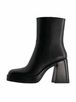 Botki na platformie Bershka