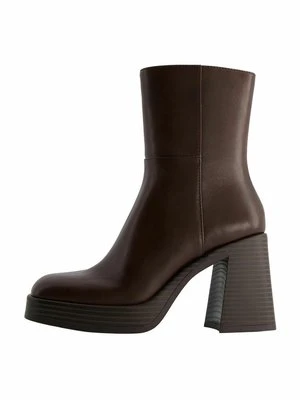 Botki na platformie Bershka