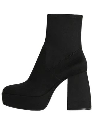 Botki na platformie Bershka