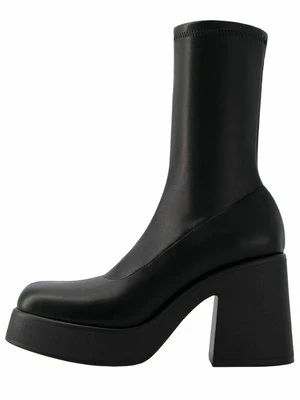 Botki na platformie Bershka