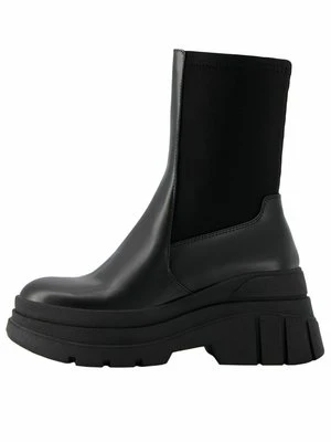 Botki na platformie Bershka