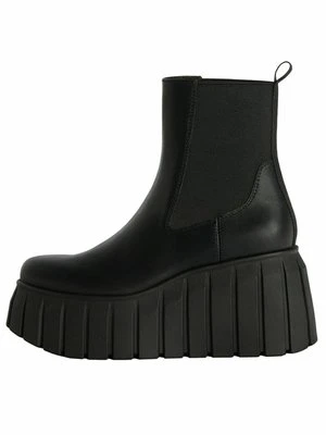 Botki na platformie Bershka