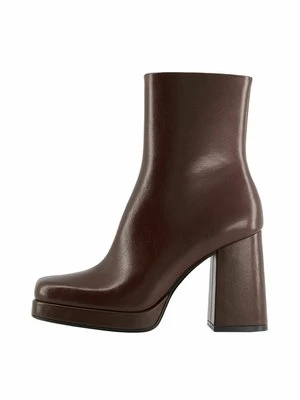 Botki na platformie Bershka