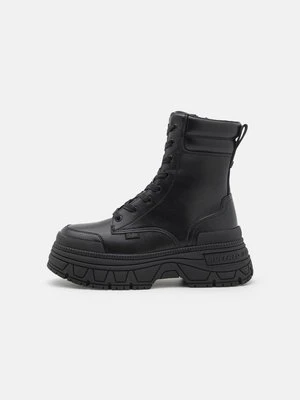 Botki na platformie Buffalo