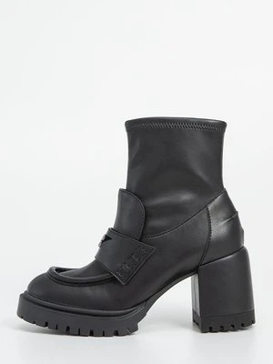 Botki na platformie Casadei