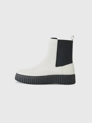 Botki na platformie Clarks
