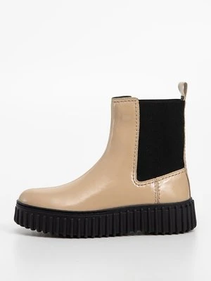 Botki na platformie Clarks