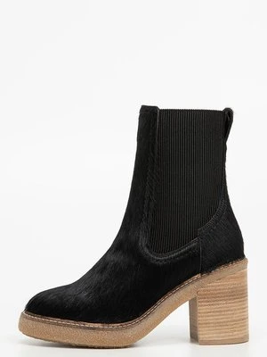 Botki na platformie Clarks