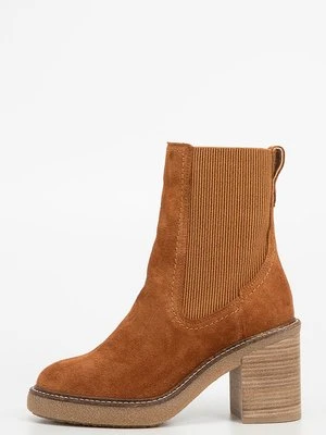 Botki na platformie Clarks